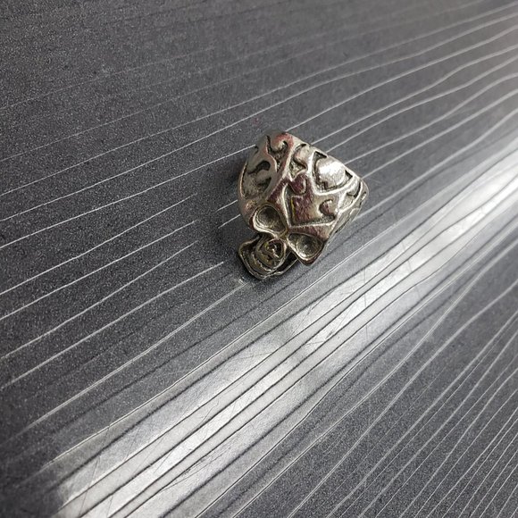 Men's size 8.5* Silver-tone Skull Ring Fashion Jewelry - Picture 3 of 5